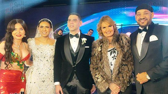 يسرا-ودينا-وبوسي-فى-حفل-زفاف-نجله-عصام-كاريكا--(1) يسرا-ودينا-وبوسي-فى-حفل-زفاف-نجله-عصام-كاريكا--(1)