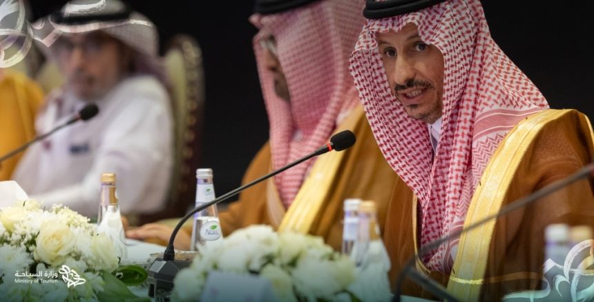 وزير السياحة يؤكد أهمية توجيه العروض إلى السياحة الداخلية