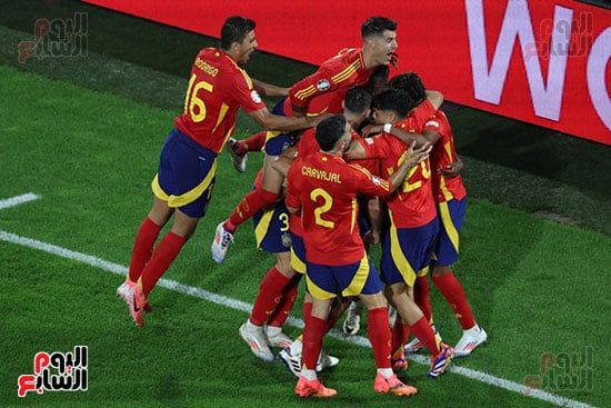 منتخب إسبانيا يحتفل بتسجيل الهدف الثانى فى شباك جورجيا منتخب إسبانيا يحتفل بتسجيل الهدف الثانى فى شباك جورجيا