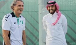 وزير الرياضة يزور معسكر تدريب المنتخب الوطني