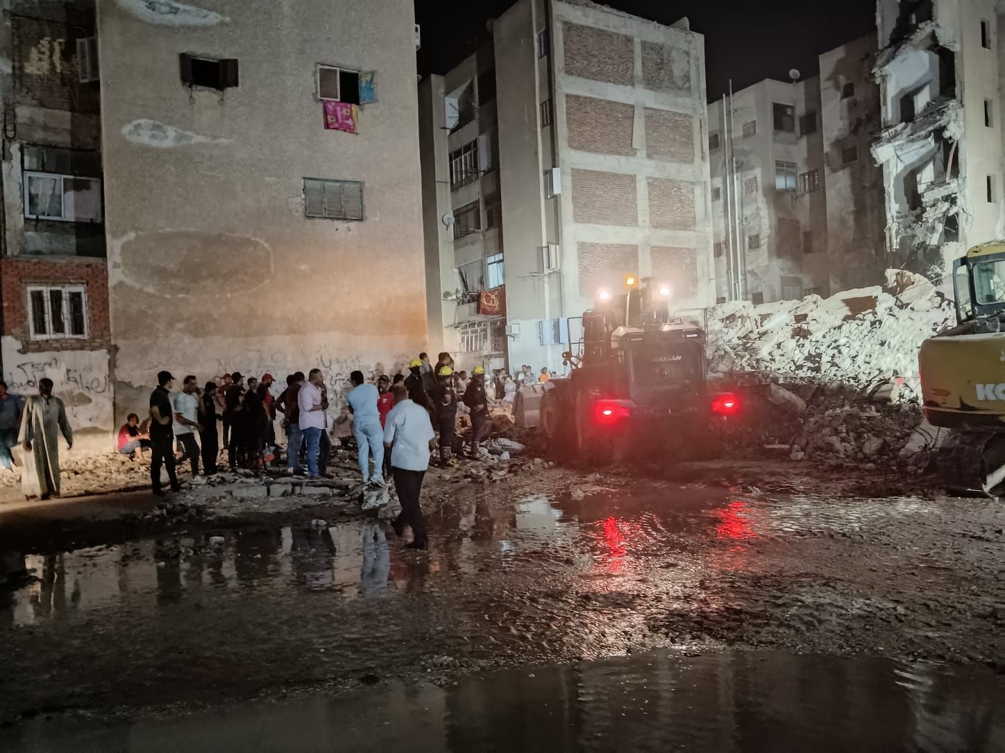 العقار المنهار العقار المنهار