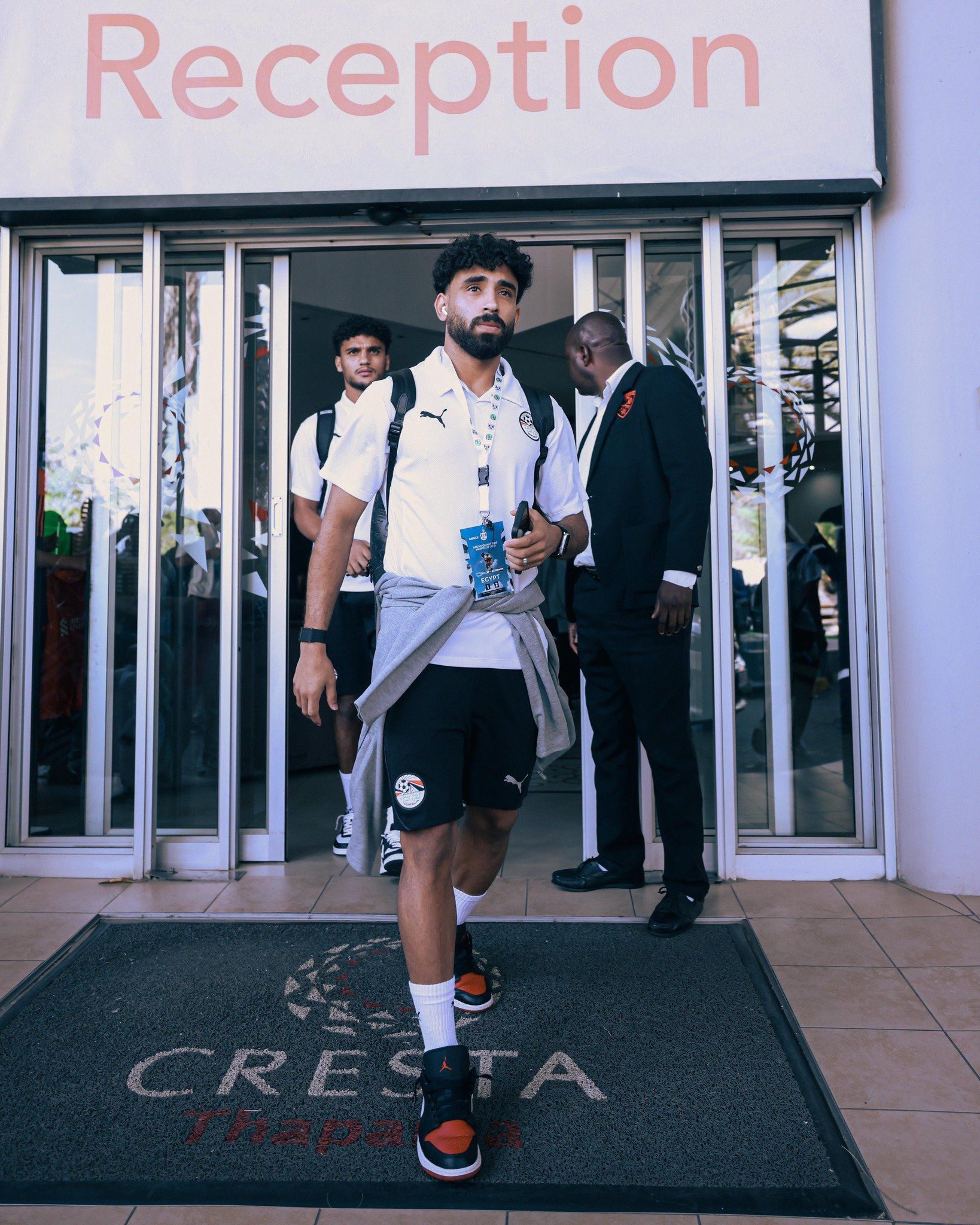 لاعبو منتخب مصر في الطريق لملعب المباراة (1) لاعبو منتخب مصر في الطريق لملعب المباراة (1)