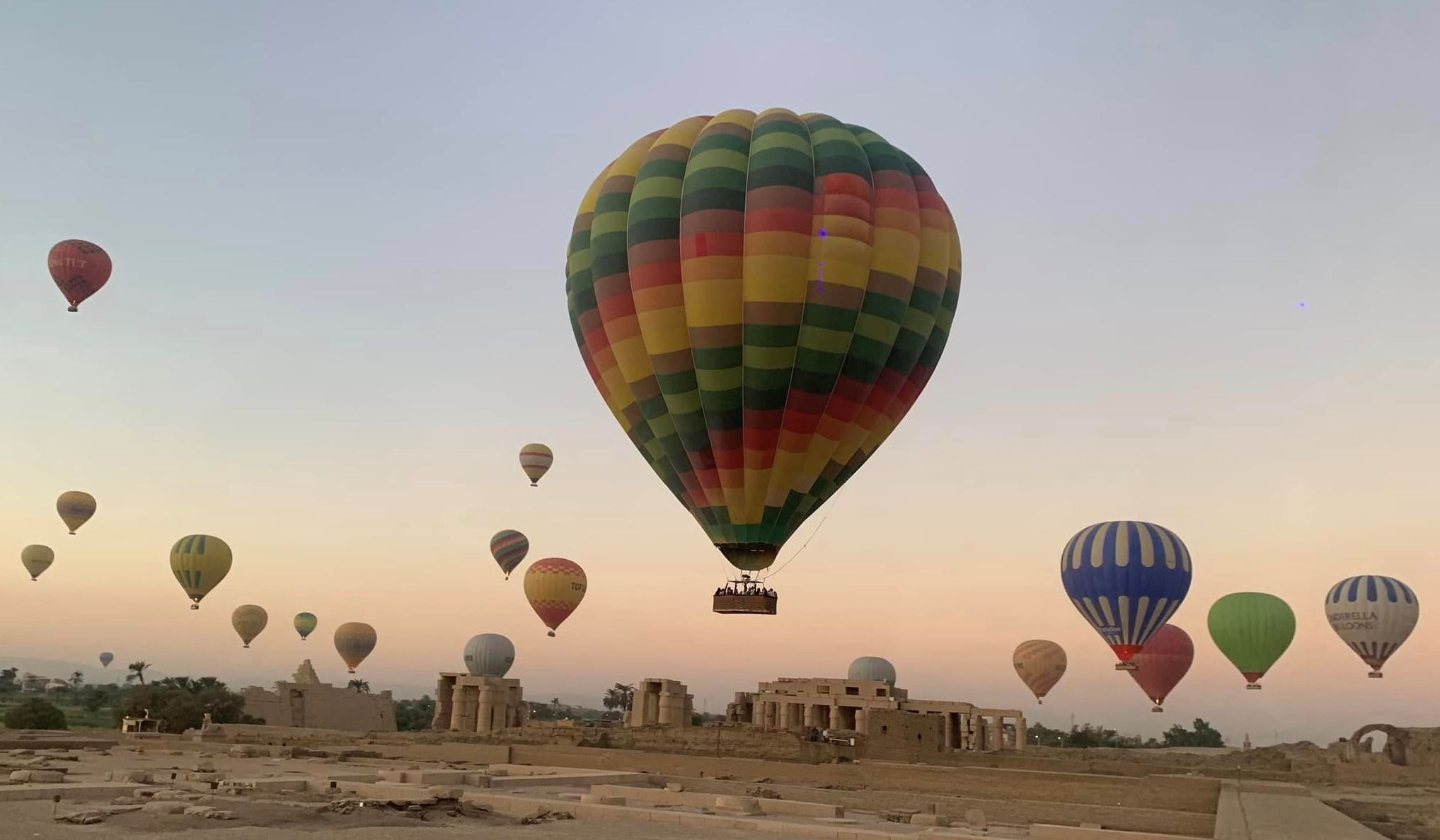 رحلات البالون الطائر بالأقصر تعود بتحليق 75 رحلة تقل 1500 سائح رحلات البالون الطائر بالأقصر تعود بتحليق 75 رحلة تقل 1500 سائح