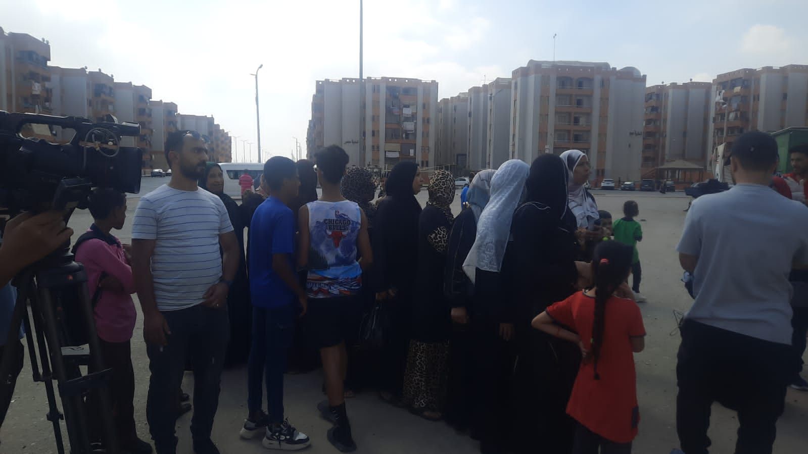 زحام على منفذ مؤسسة حياة كريمة لتوفير اللحوم بالأسمرات زحام على منفذ مؤسسة حياة كريمة لتوفير اللحوم بالأسمرات