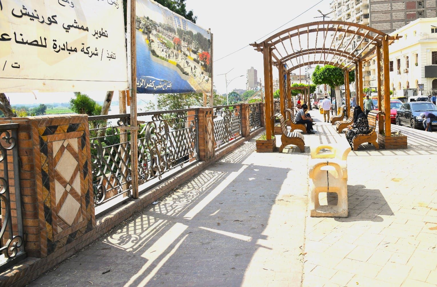 ممشى واستراحات للمواطنين على الكورنيش ممشى واستراحات للمواطنين على الكورنيش