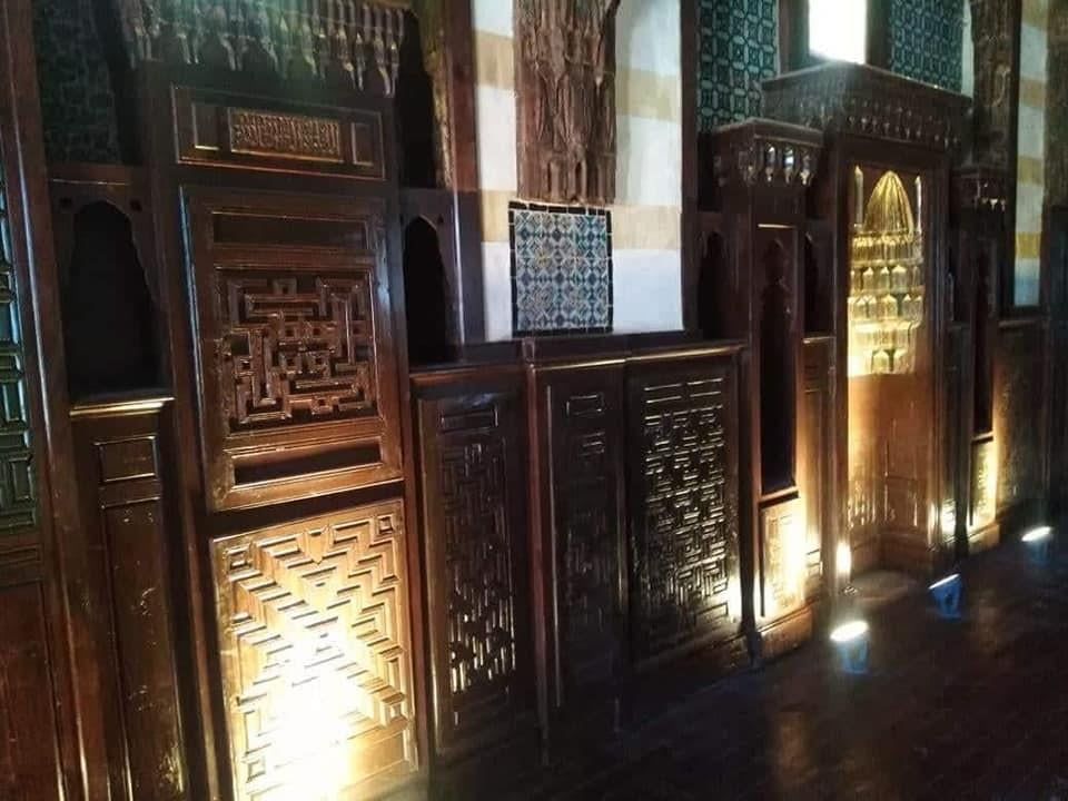 القصر من الداخل القصر من الداخل