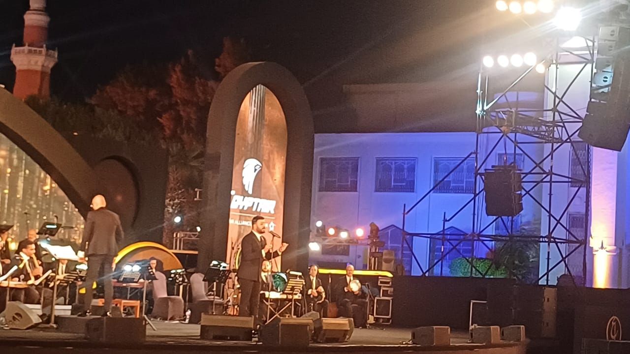 أحمد عفت يمتع جمهور مهرجان الموسيقى العربية بأغاني عبد الحليم حافظ (2) أحمد عفت يمتع جمهور مهرجان الموسيقى العربية بأغاني عبد الحليم حافظ (2)
