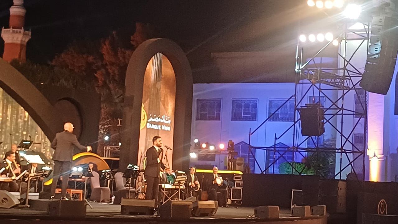 أحمد عفت يمتع جمهور مهرجان الموسيقى العربية بأغاني عبد الحليم حافظ (1) أحمد عفت يمتع جمهور مهرجان الموسيقى العربية بأغاني عبد الحليم حافظ (1)