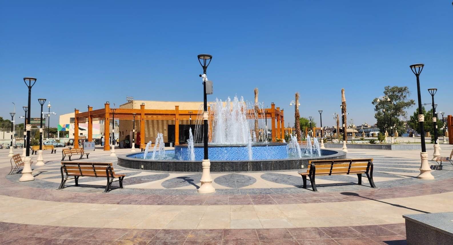مقاعد ونافورة مميزة فى كورنيش النيل الجديد بالقرنة مقاعد ونافورة مميزة فى كورنيش النيل الجديد بالقرنة