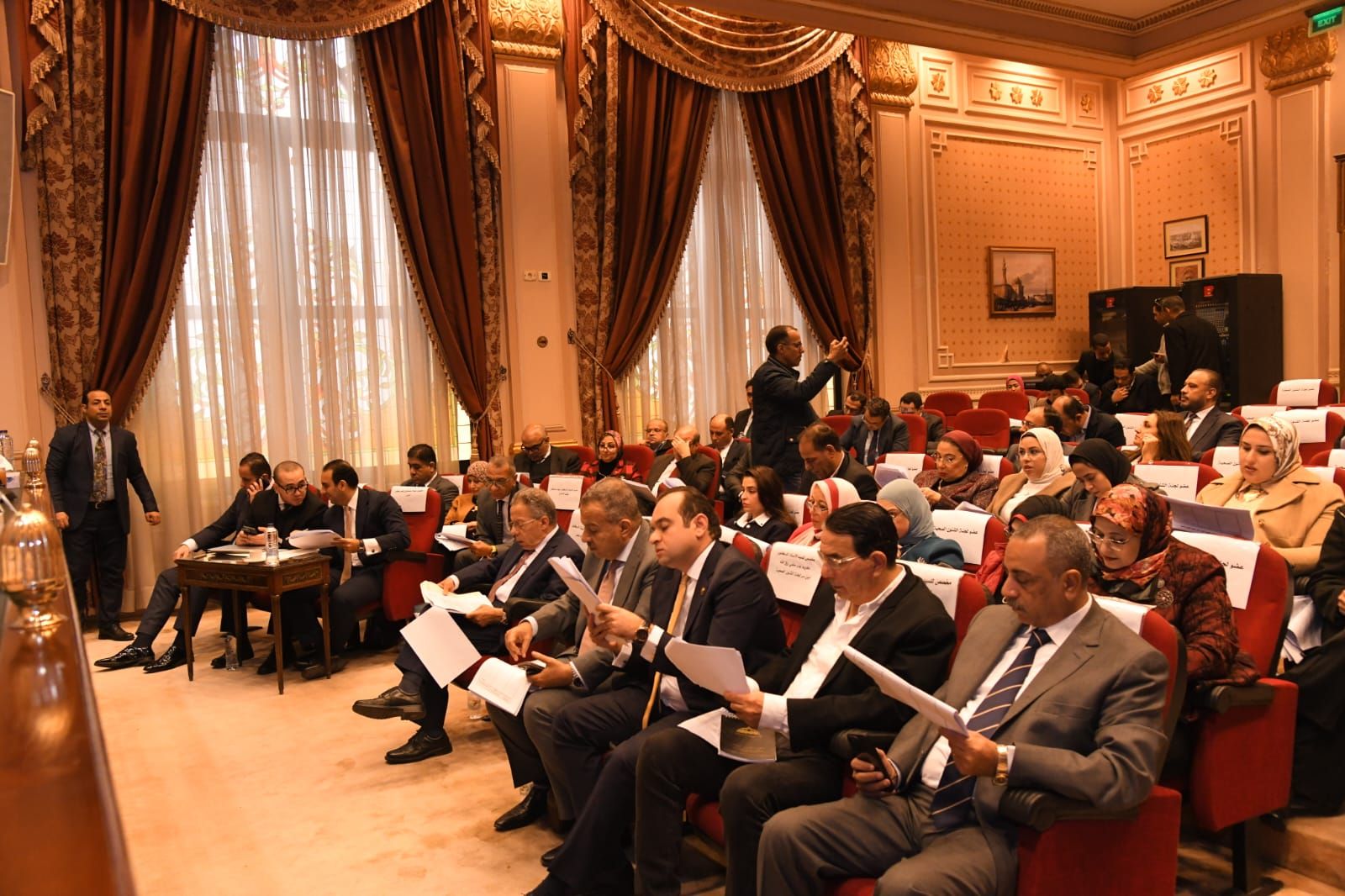 بدأ منذ قليل اجتماع لجنة الشئون الصحية بمجلس النواب (3) بدأ منذ قليل اجتماع لجنة الشئون الصحية بمجلس النواب (3)