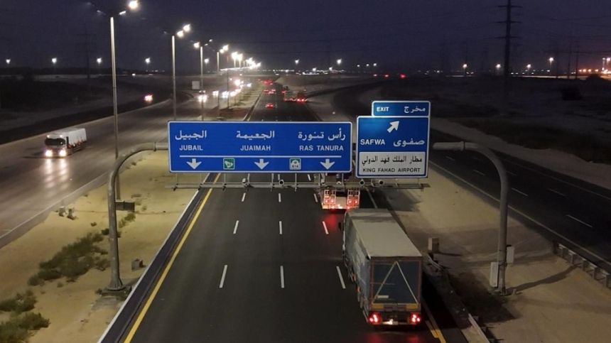تواصل أعمال صيانة طريق