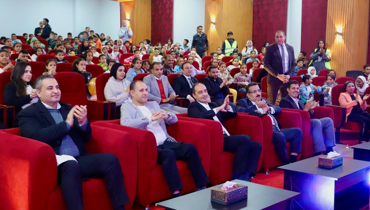 الدكتور عمرو عثمان مدير صندوق مكافحة الإدمان والكاتب الصحفى مدحت وهبه مدير تحرير اليوم السابع خلال العرض المسرحىً الدكتور عمرو عثمان مدير صندوق مكافحة الإدمان والكاتب الصحفى مدحت وهبه مدير تحرير اليوم السابع خلال العرض المسرحىً