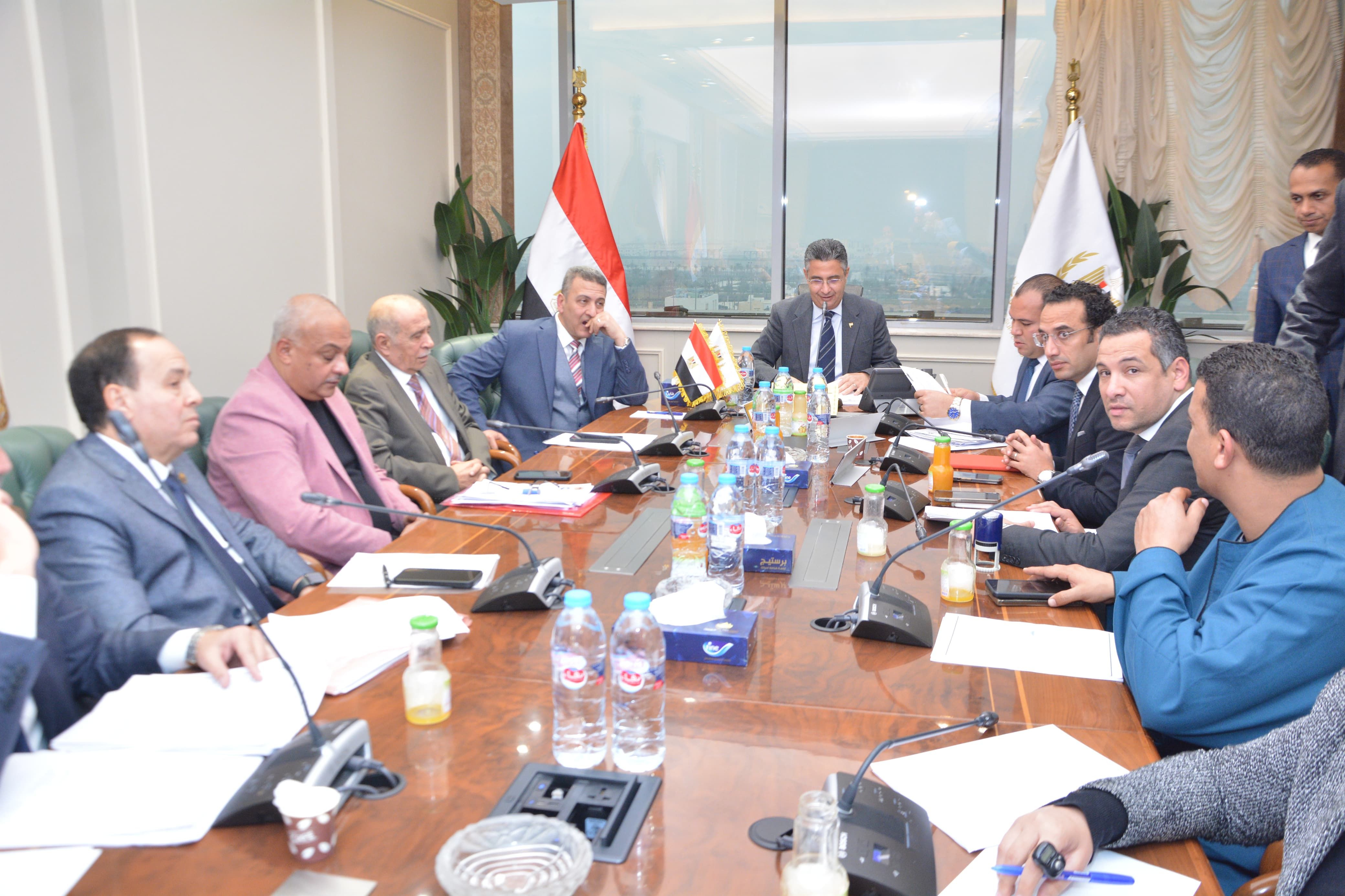لقاء وزير التموين أعضاء البرلمان لقاء وزير التموين أعضاء البرلمان