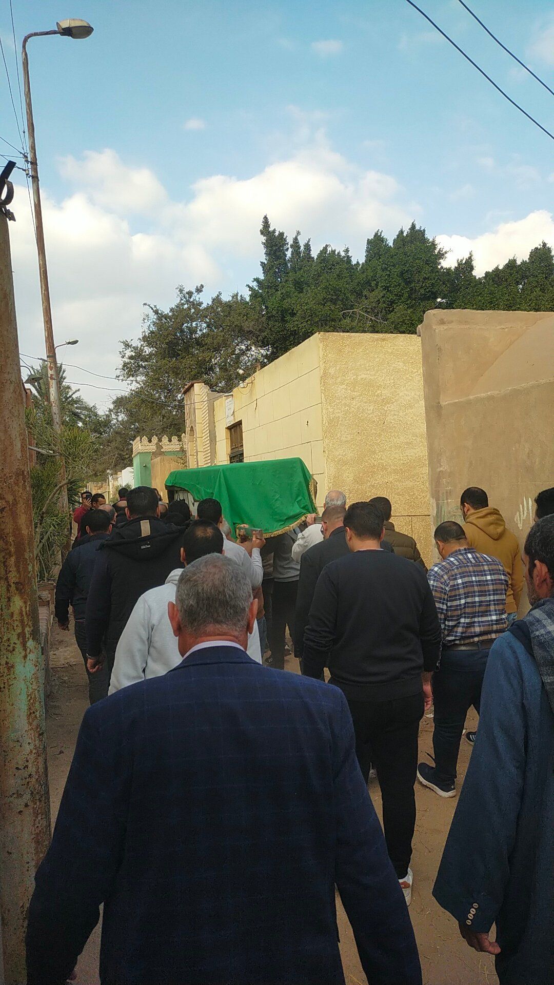 جانب من تشييع الجثمان (2) جانب من تشييع الجثمان (2)