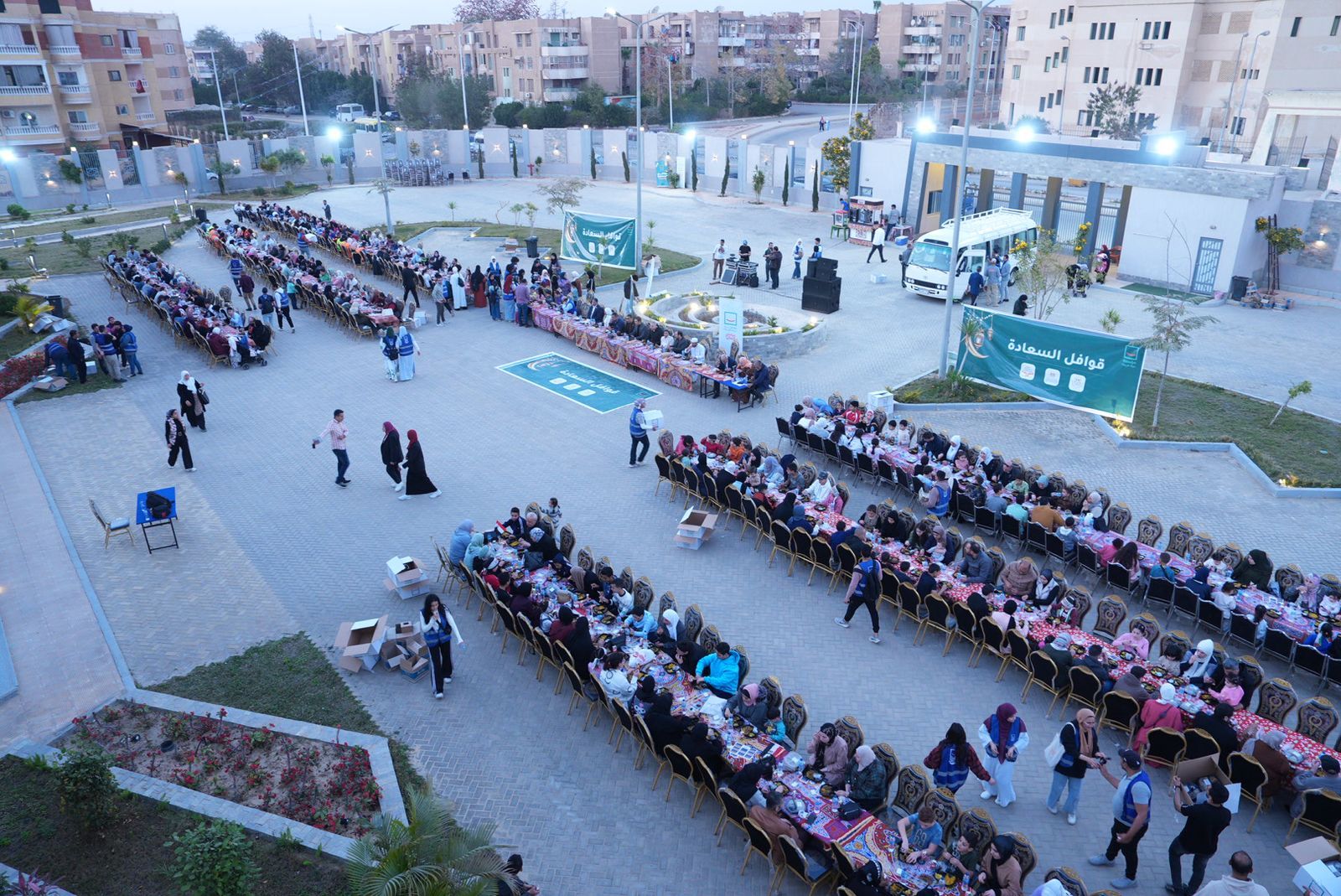 حياة كريمة تنظم قوافل السعادة لدعم الأسر الفلسطينية (4) حياة كريمة تنظم قوافل السعادة لدعم الأسر الفلسطينية (4)