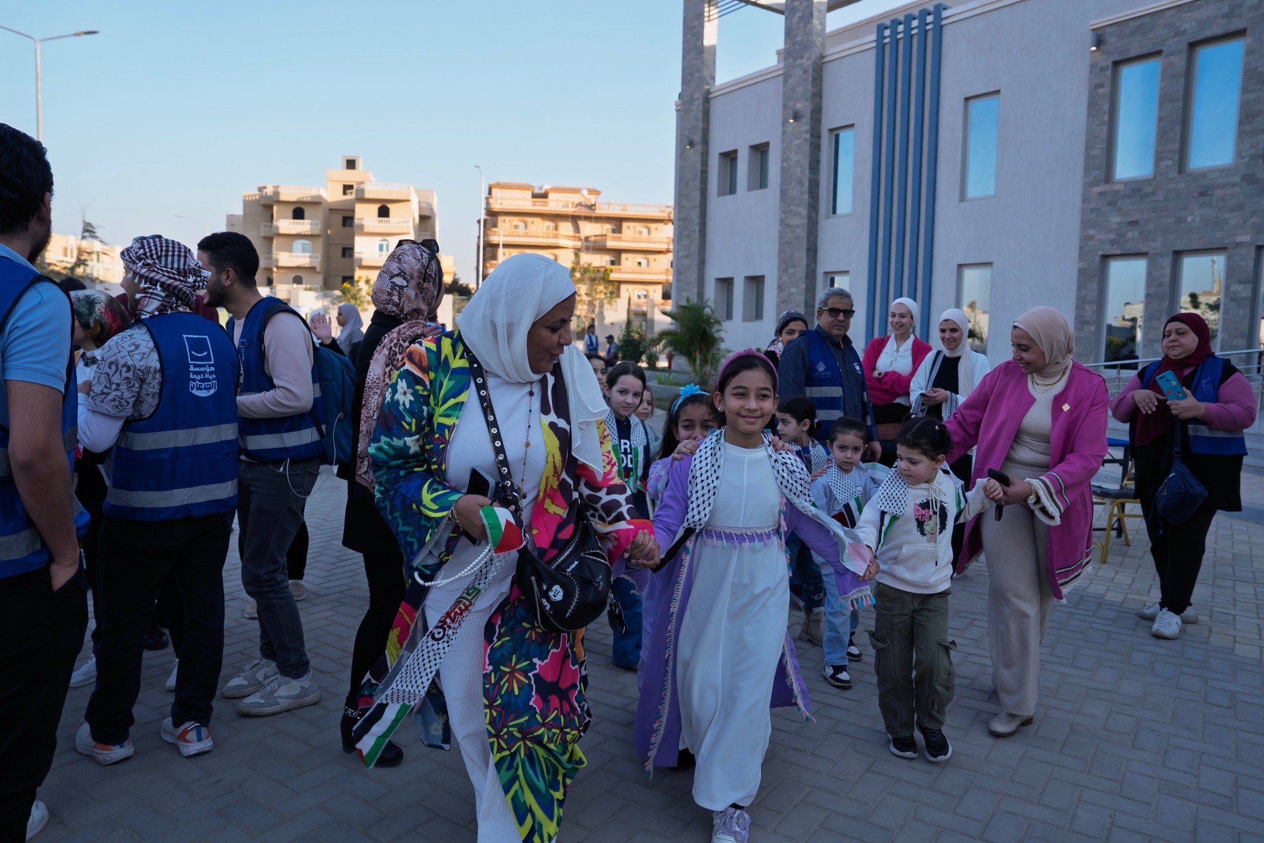 حياة كريمة تنظم قوافل السعادة لدعم الأسر الفلسطينية (11) حياة كريمة تنظم قوافل السعادة لدعم الأسر الفلسطينية (11)