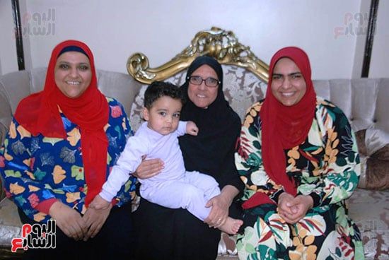 الفرحة-بين-عائلة-الأم-المثالية-بمحافظة-الأقصر الفرحة-بين-عائلة-الأم-المثالية-بمحافظة-الأقصر