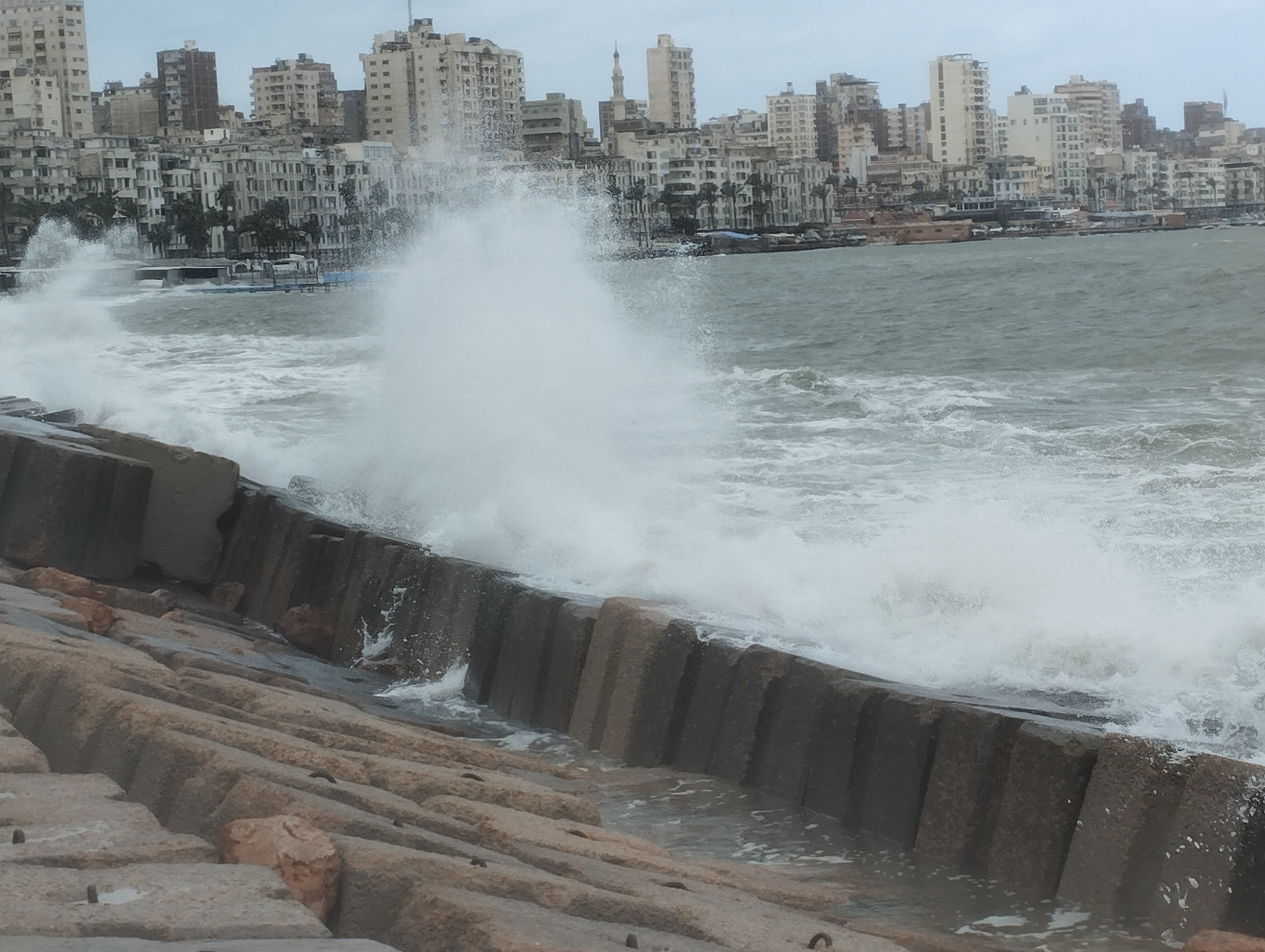 رياح شديدة وارتفاع الأمواج في الإسكندرية رياح شديدة وارتفاع الأمواج في الإسكندرية
