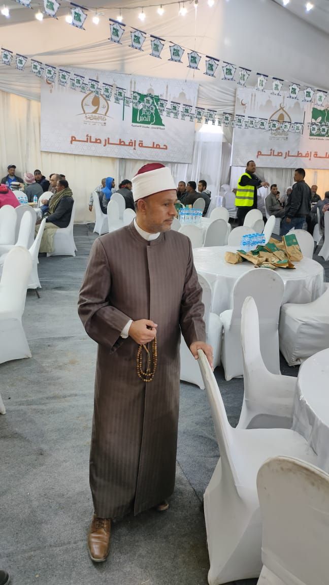 وكيل الوزارة داخل المائدة وكيل الوزارة داخل المائدة
