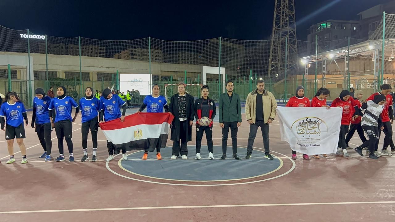 دخول الفريقين لملعب اللقاء دخول الفريقين لملعب اللقاء