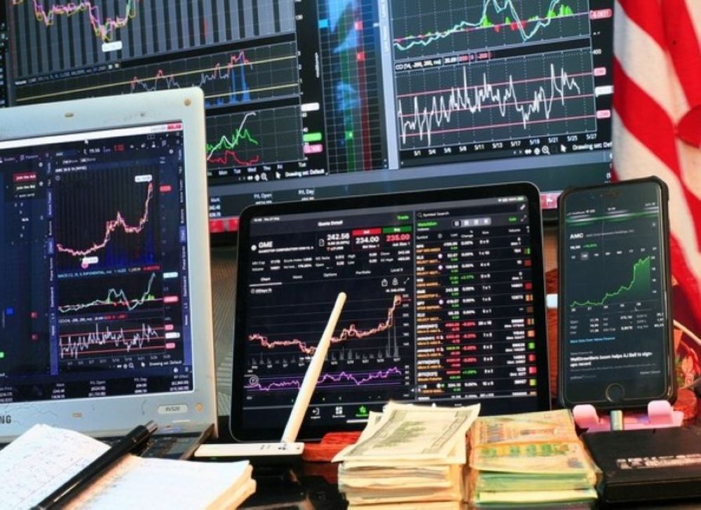 الأسهم الأمريكية تسترد أغلب خسائرها في ختام التعاملات