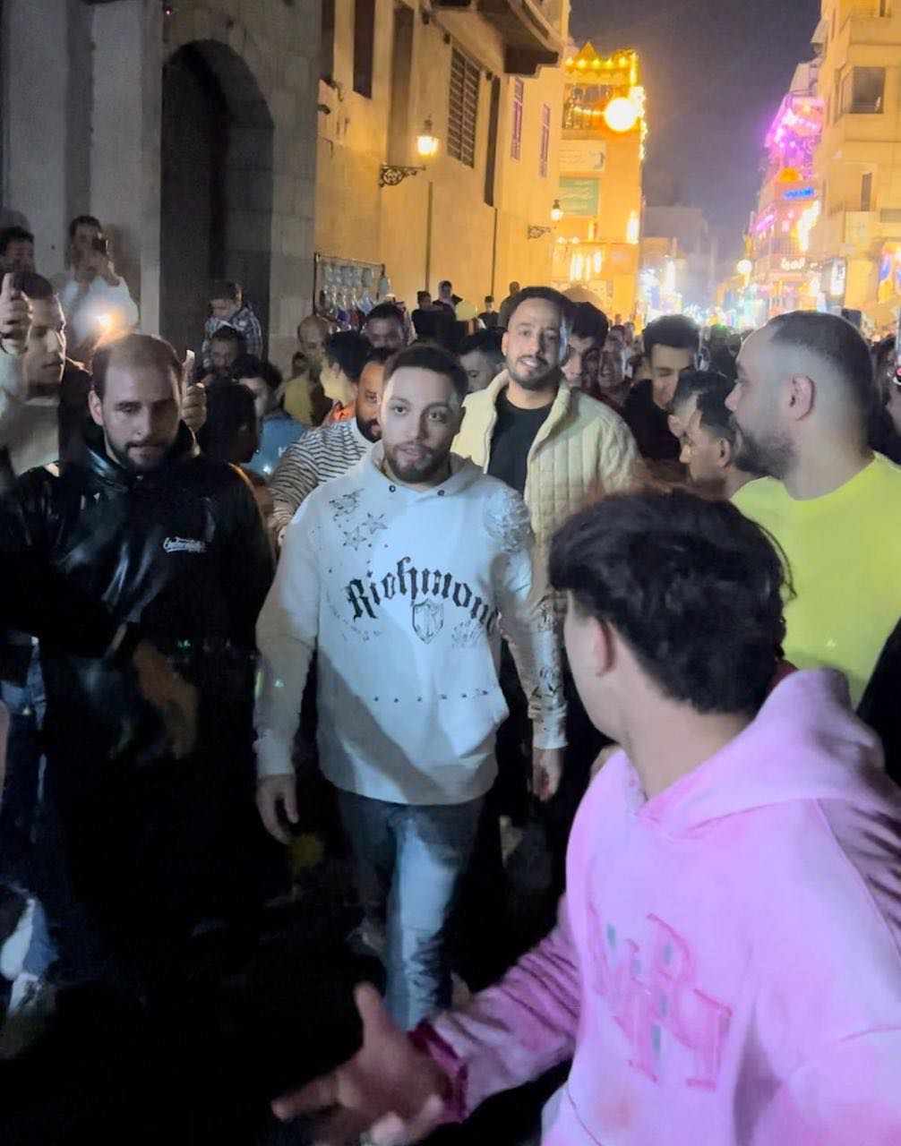 عصام السقا يحتفل مع محبيه بنجاح مسلسل فهد البطل (4) عصام السقا يحتفل مع محبيه بنجاح مسلسل فهد البطل (4)