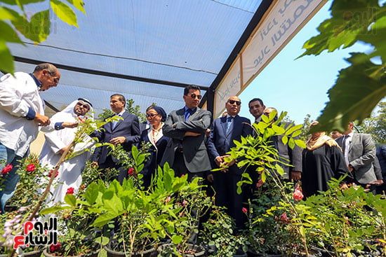 وزير الزراعة وعدد من الوزراء يفتتحون معرض الزهور تصوير خالد كامل (1) وزير الزراعة وعدد من الوزراء يفتتحون معرض الزهور تصوير خالد كامل (1)