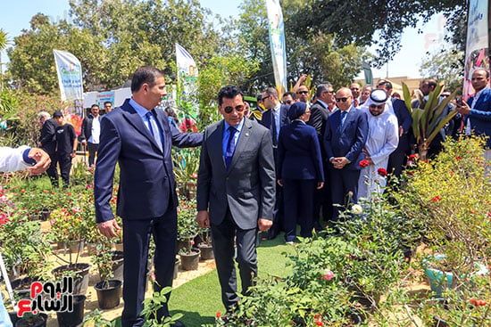 وزير الزراعة وعدد من الوزراء يفتتحون معرض الزهور تصوير خالد كامل (33) وزير الزراعة وعدد من الوزراء يفتتحون معرض الزهور تصوير خالد كامل (33)