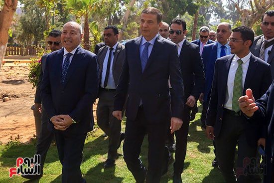 وزير الزراعة وعدد من الوزراء يفتتحون معرض الزهور تصوير خالد كامل (15) وزير الزراعة وعدد من الوزراء يفتتحون معرض الزهور تصوير خالد كامل (15)