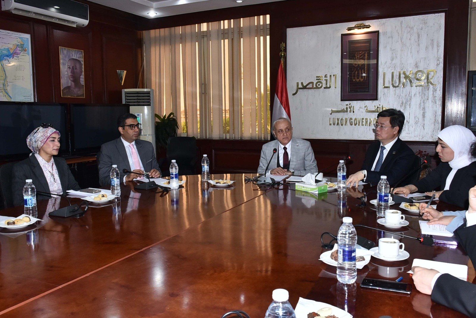محافظ الأقصر يستقبل وفد مدينة تشينزن الصينية محافظ الأقصر يستقبل وفد مدينة تشينزن الصينية