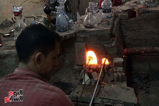 صناعة-نفخ-الزجاج-المحرر-حسن-مجدى-تصوير-ماهر-اسكندر-3-1-2015-(1) صناعة-نفخ-الزجاج-المحرر-حسن-مجدى-تصوير-ماهر-اسكندر-3-1-2015-(1)
