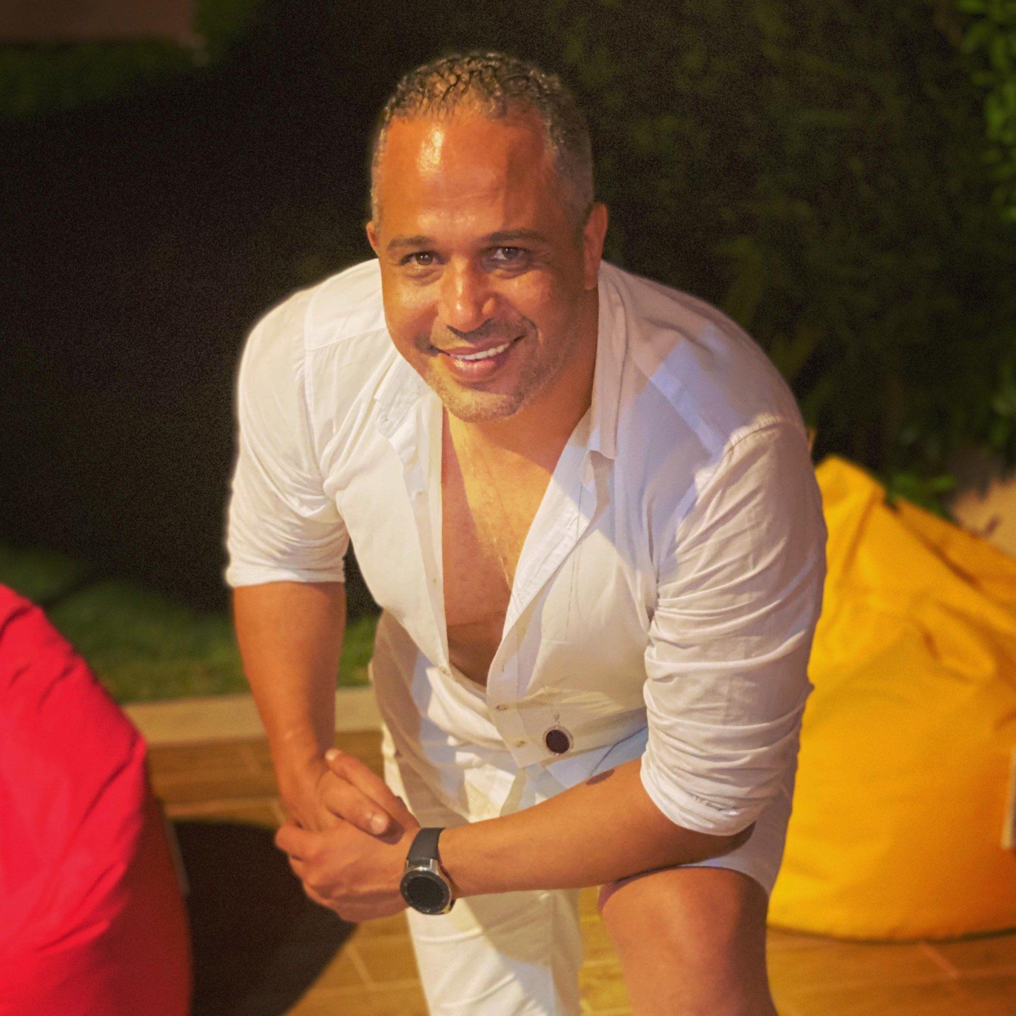الفنان الراحل مصطفى درويش الفنان الراحل مصطفى درويش