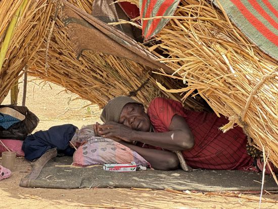 النازحون السودانيون (8) النازحون السودانيون (8)