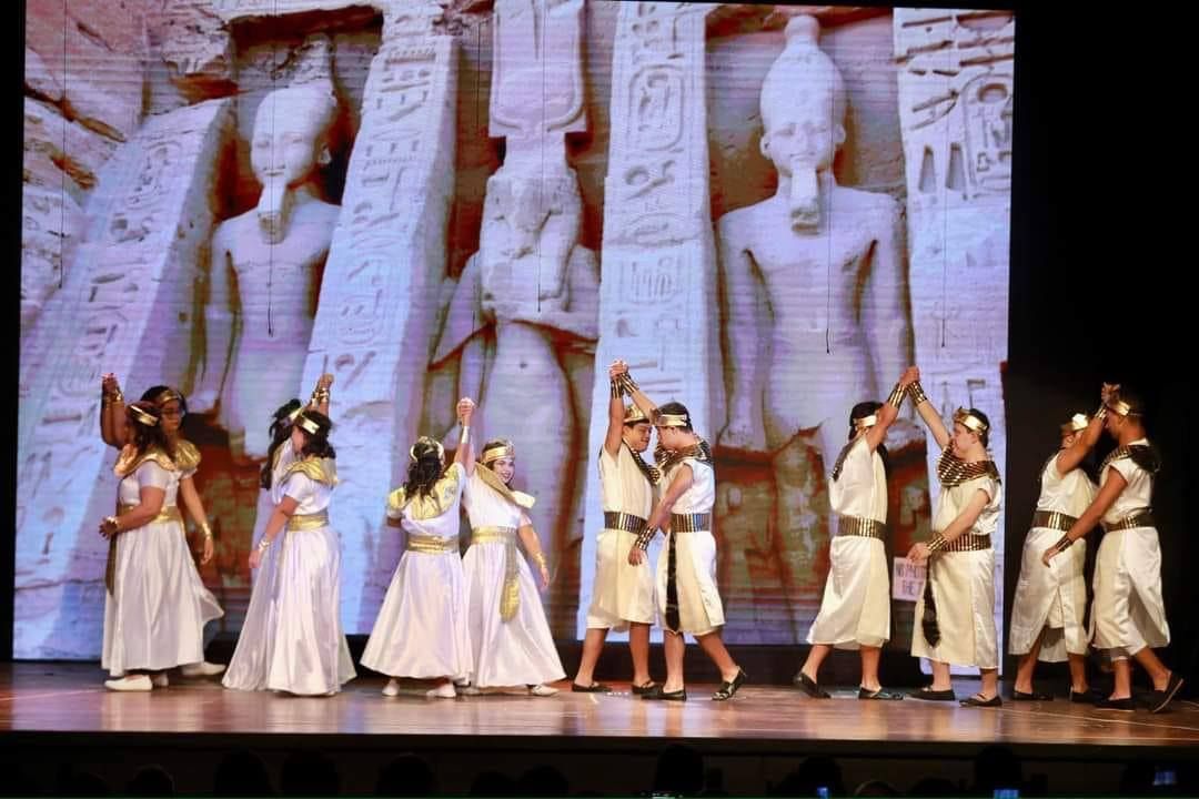 العرض المسرحي 1 شارع المعز انتاج النادي الاهلي (2) العرض المسرحي 1 شارع المعز انتاج النادي الاهلي (2)