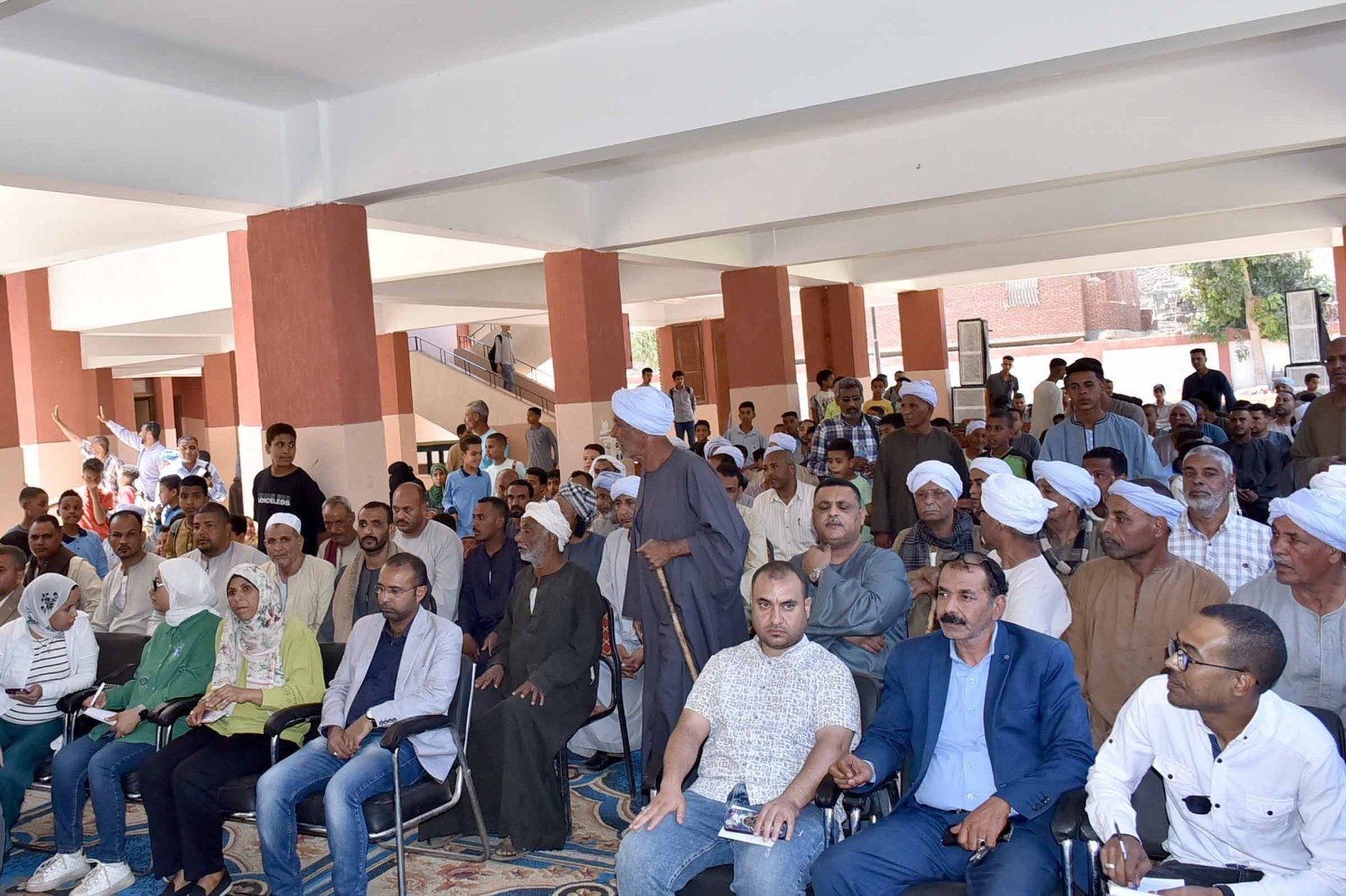 حضور لقاء جماهيرى مع أهالى قرية العشي لبحث طلباتهم حضور لقاء جماهيرى مع أهالى قرية العشي لبحث طلباتهم