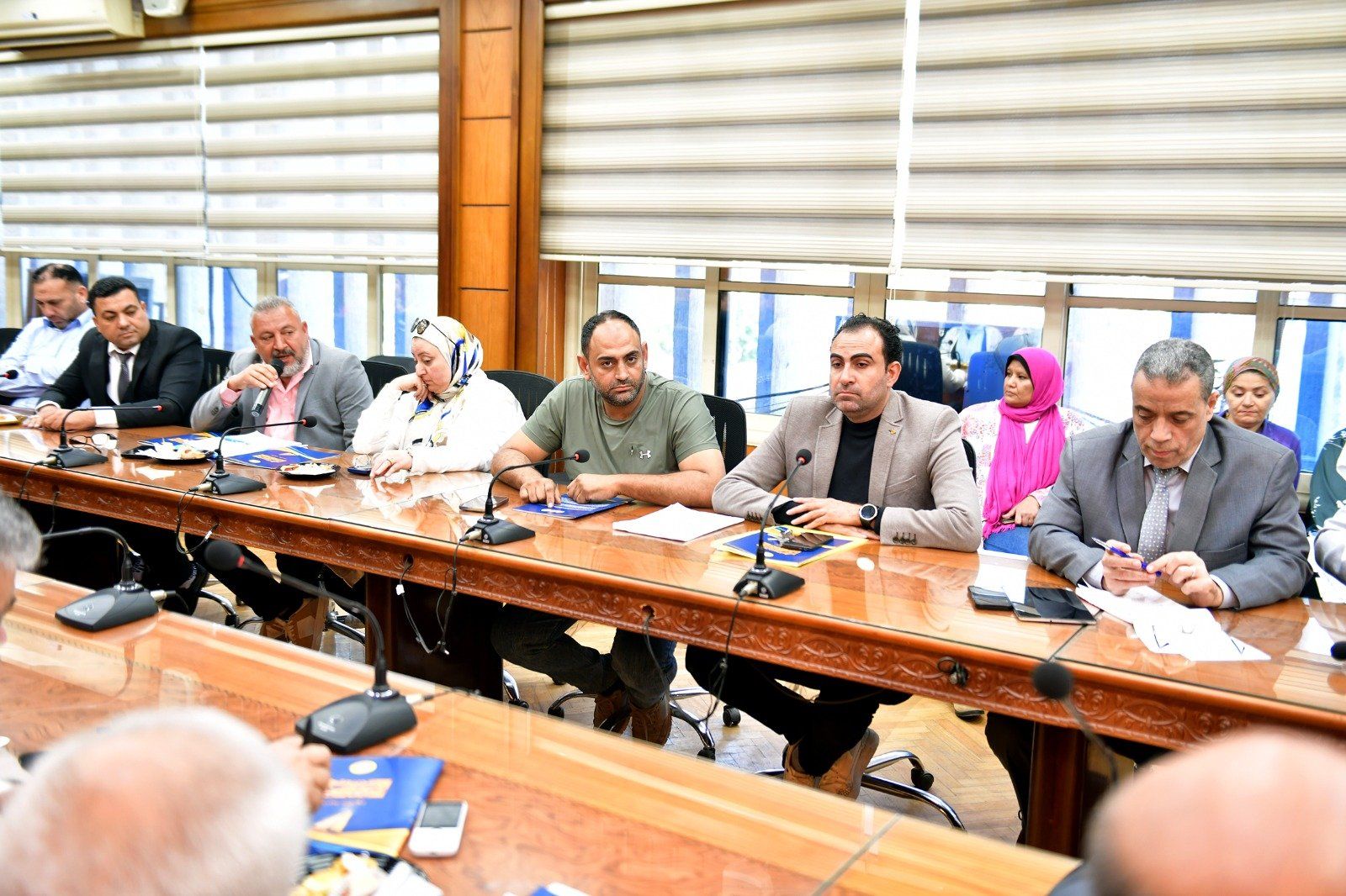 جانب من لقاء المحافظ بالمستثمرين (1) جانب من لقاء المحافظ بالمستثمرين (1)