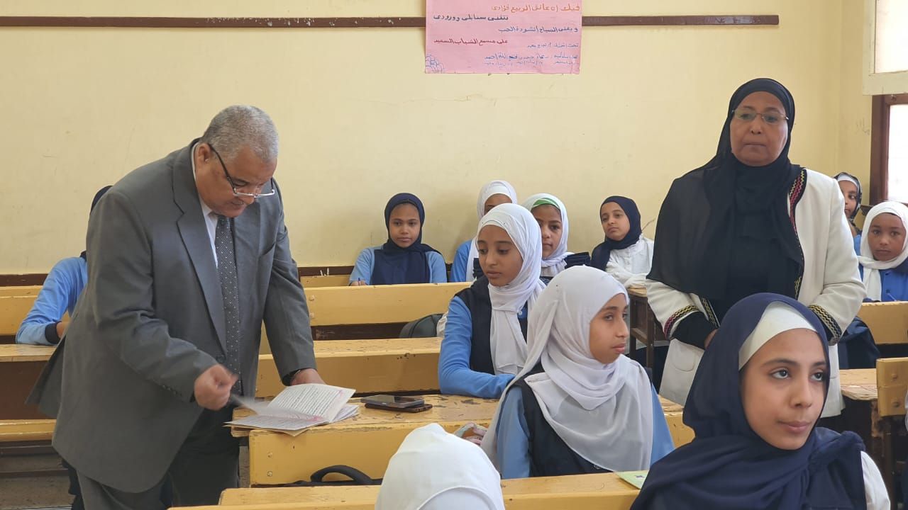 جولة وكيل التعليم على مدارس الزمامي بإدارة القرنة جولة وكيل التعليم على مدارس الزمامي بإدارة القرنة
