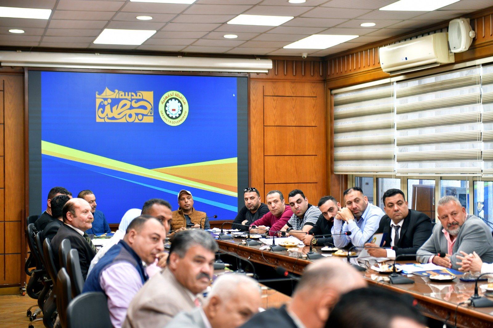 جانب من لقاء المحافظ بالمستثمرين (2) جانب من لقاء المحافظ بالمستثمرين (2)