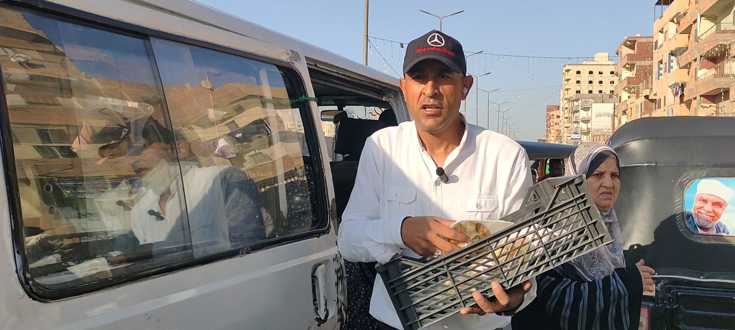 بائع فاكهة يوزع 150 طبق صدقة على روح طالبة علوم الزقازيق بائع فاكهة يوزع 150 طبق صدقة على روح طالبة علوم الزقازيق