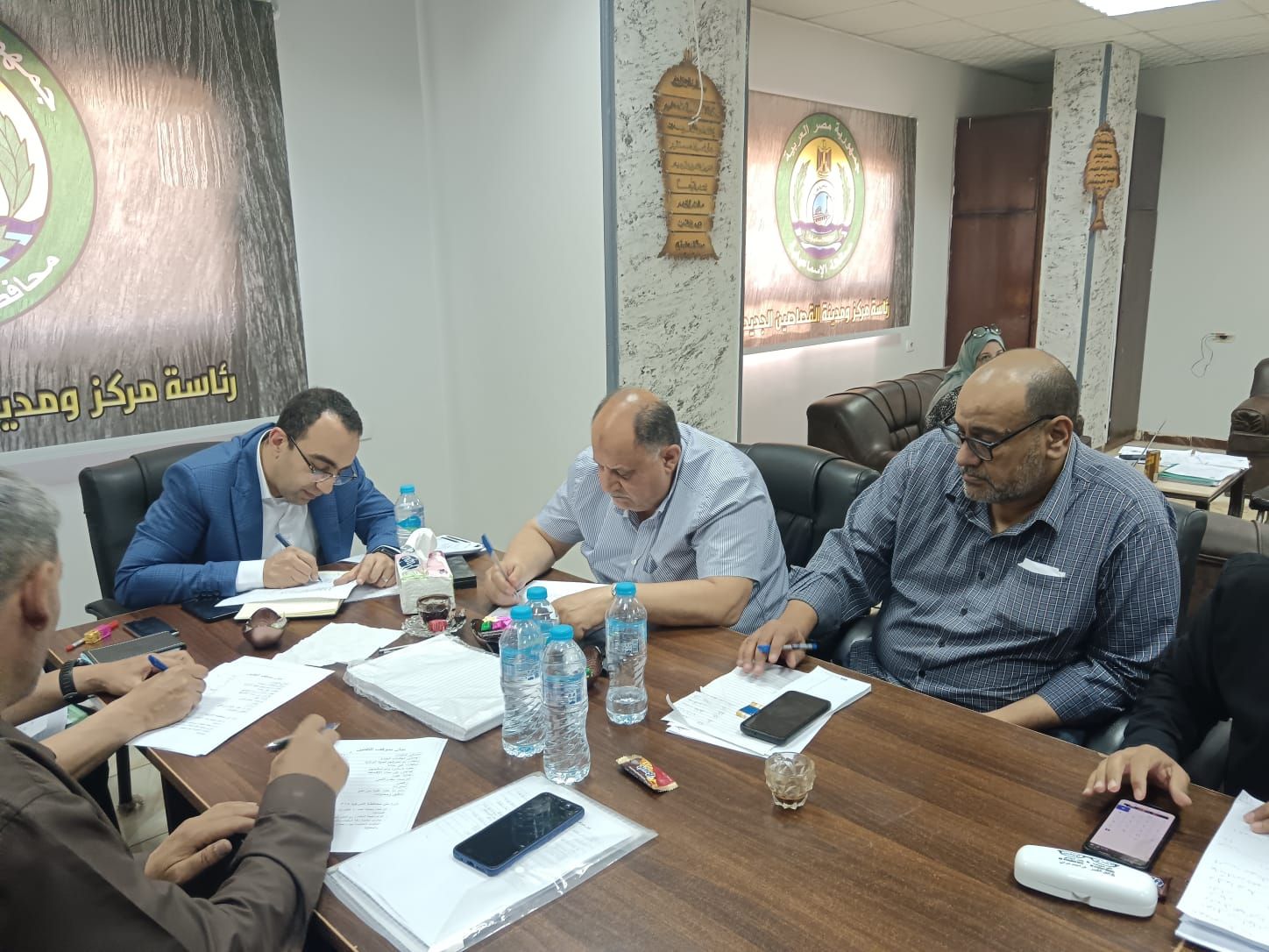 جانب من الاجتماع والمتابعة (3) جانب من الاجتماع والمتابعة (3)