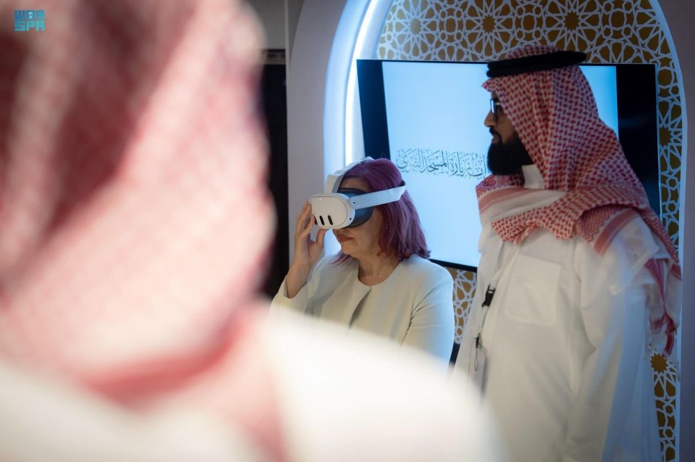 نائبة رئيس وزراء كوسوفو تزور معرض