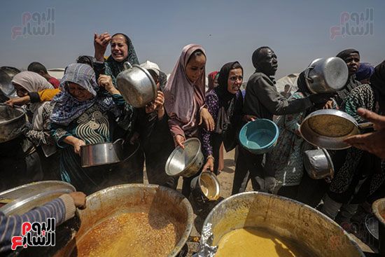 توزيع الطعام فى قطاع غزة توزيع الطعام فى قطاع غزة