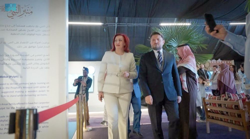 نائبة رئيس وزراء كوسوفو تزور معرض