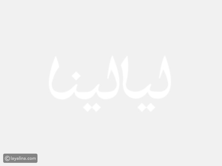 باريس هيلتون تهدي شابة سيارة جديدة بعد احتراق سيارتها