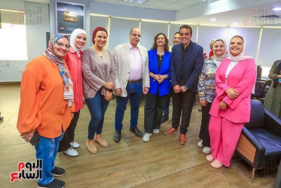 الزميل محمد السيد يتوسط الزملاء فى اليوم السابع الزميل محمد السيد يتوسط الزملاء فى اليوم السابع