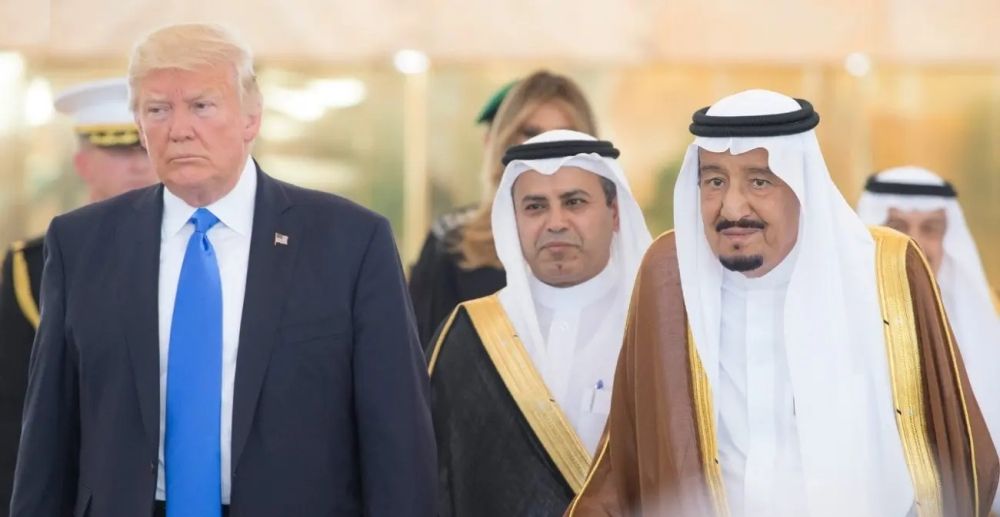 خادم الحرمين يستقبل الرئيس ترامب في زيارة سابقة - واس