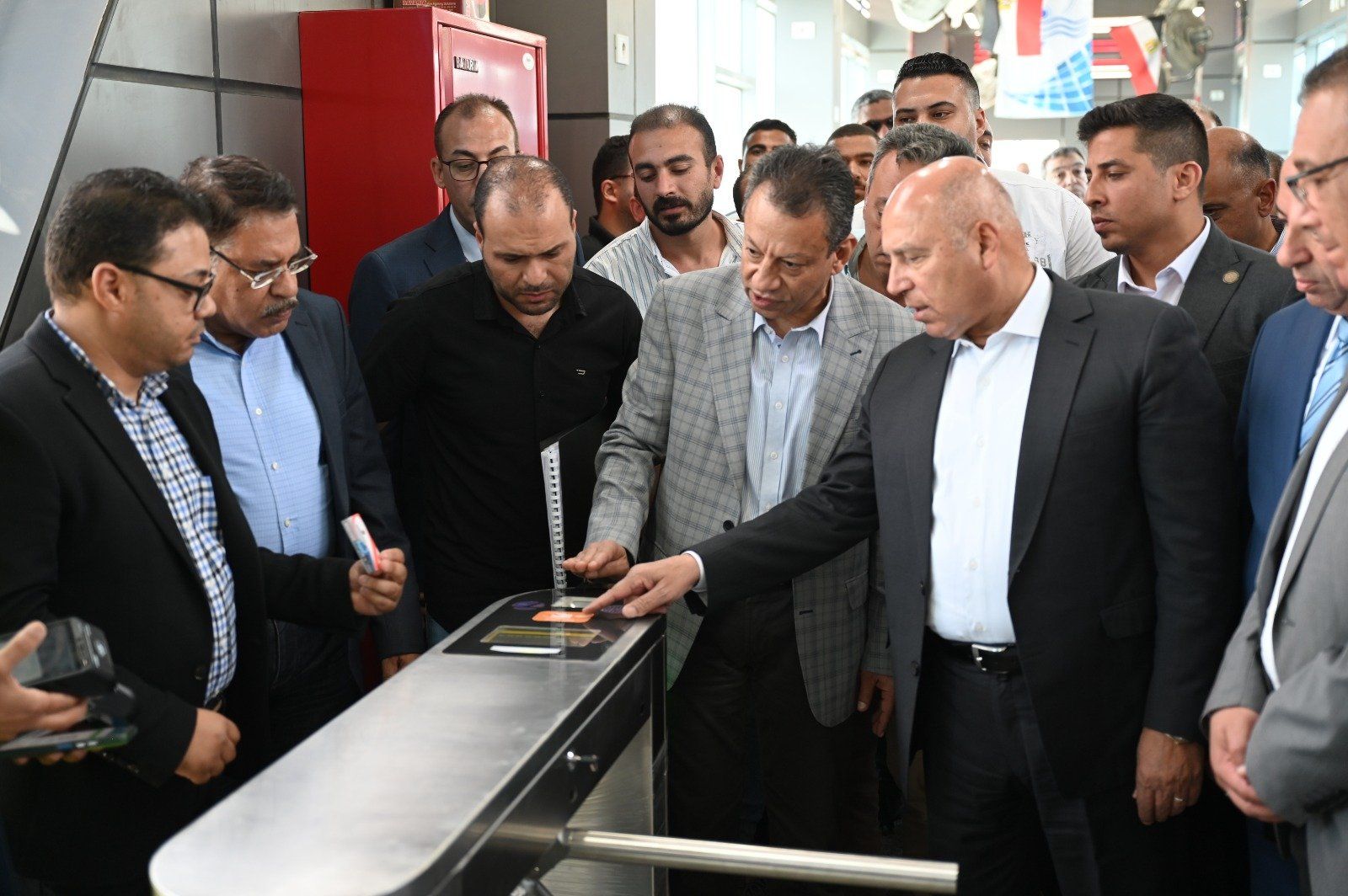 الوزير يستخدم بوابات المرور الوزير يستخدم بوابات المرور