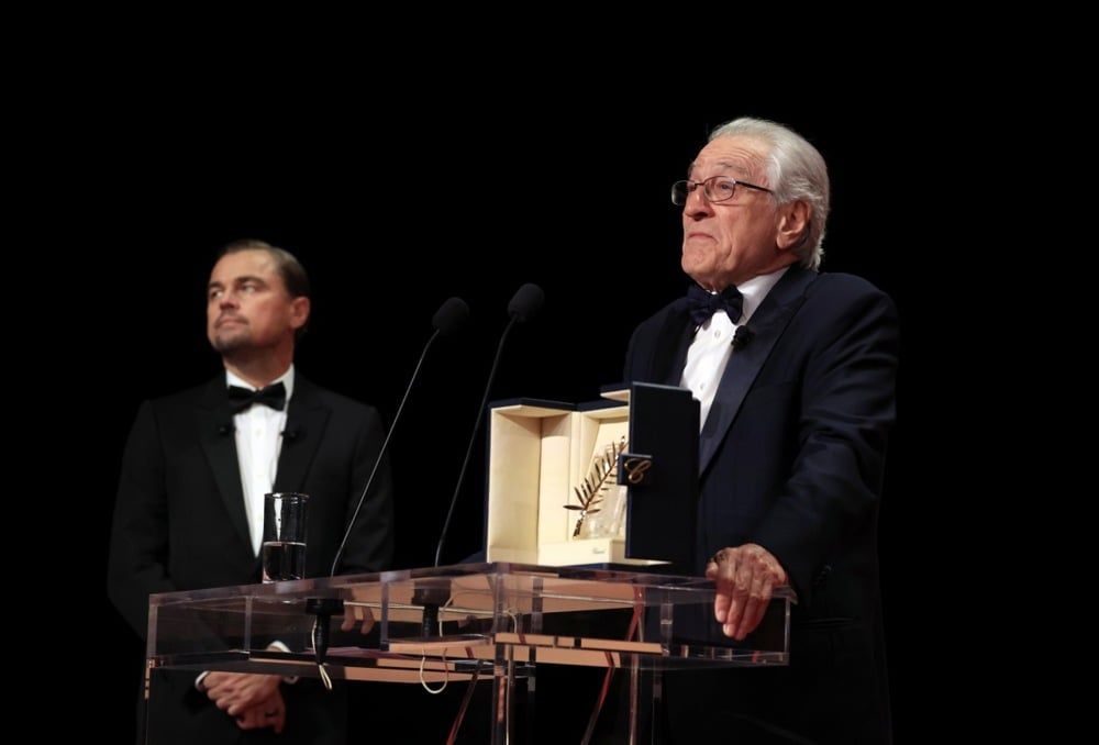 مهرجان كان يمنح روبرت دي نيرو السعفة الذهبية ويتسلمها من ليوناردو دي كابريو (1) مهرجان كان يمنح روبرت دي نيرو السعفة الذهبية ويتسلمها من ليوناردو دي كابريو (1)