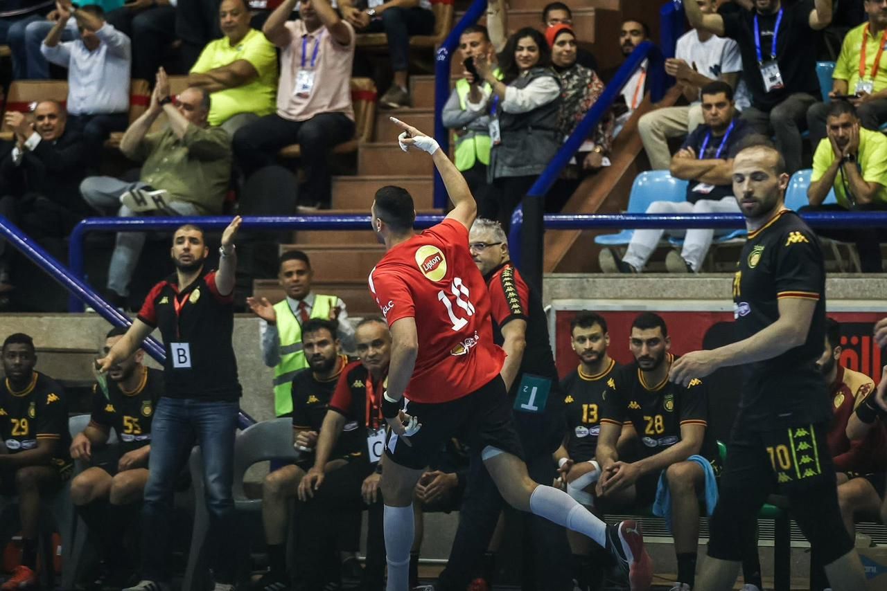 فريق يد الأهلي (4) فريق يد الأهلي (4)