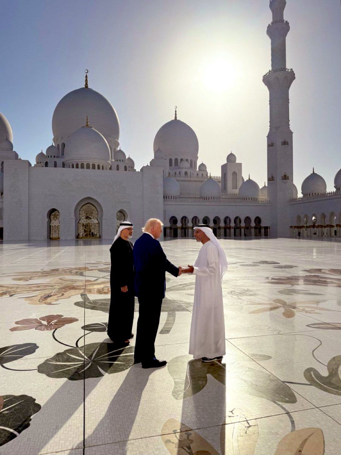 ترامب فى مسجد الشيخ زايد ترامب فى مسجد الشيخ زايد